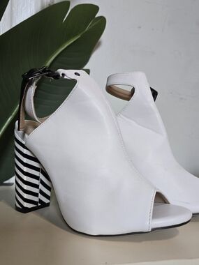 SHE&IN White Open-Toe Ankle Heels with Striped Block Heel